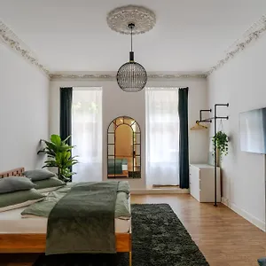https://stilvolle-altbauwohnung-in-kreuzberg.find-berlin-hotels.com